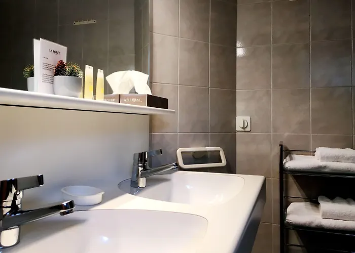 De La Foret מלון